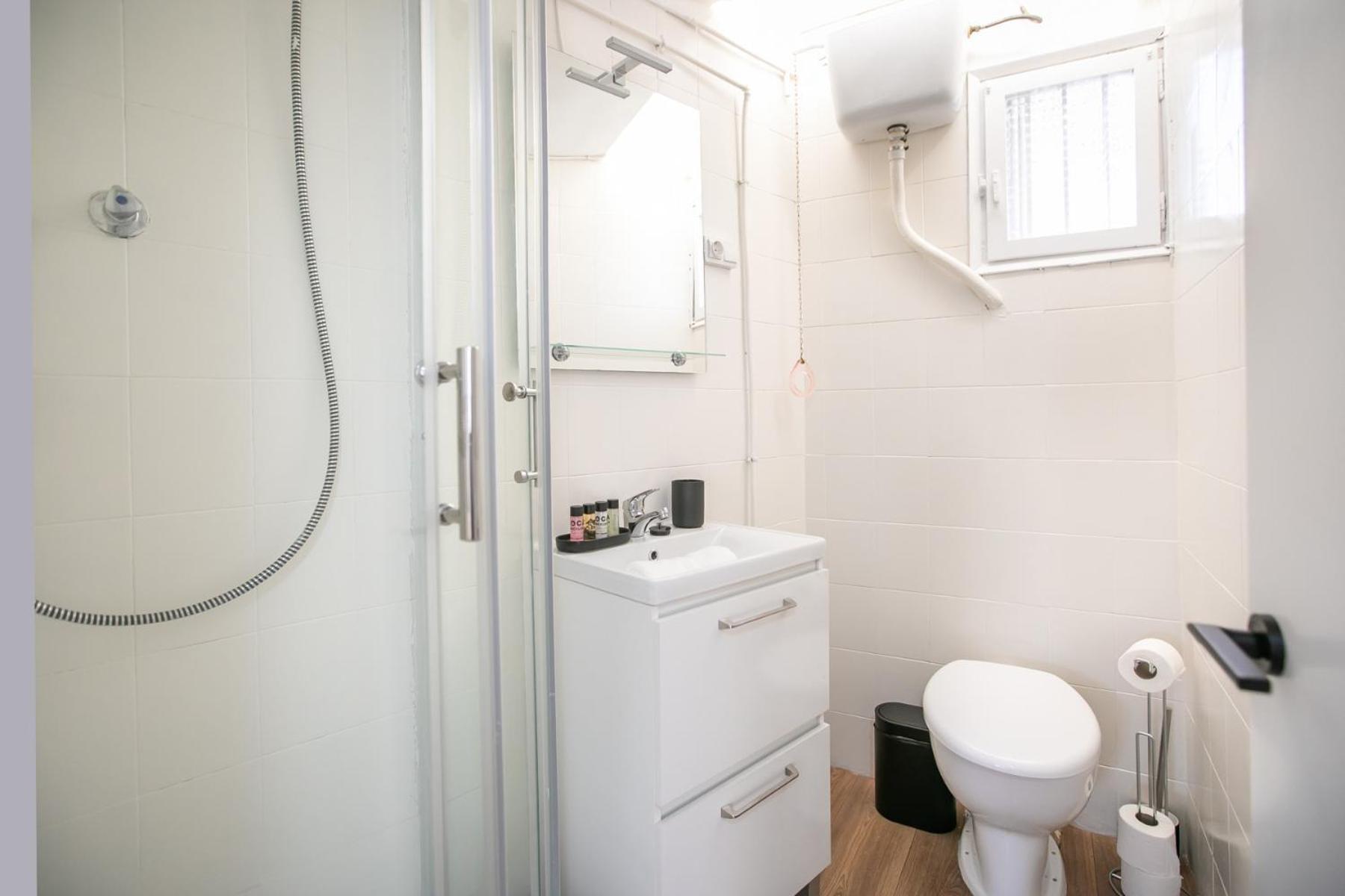 41ara1101- With Terrace Apartment *